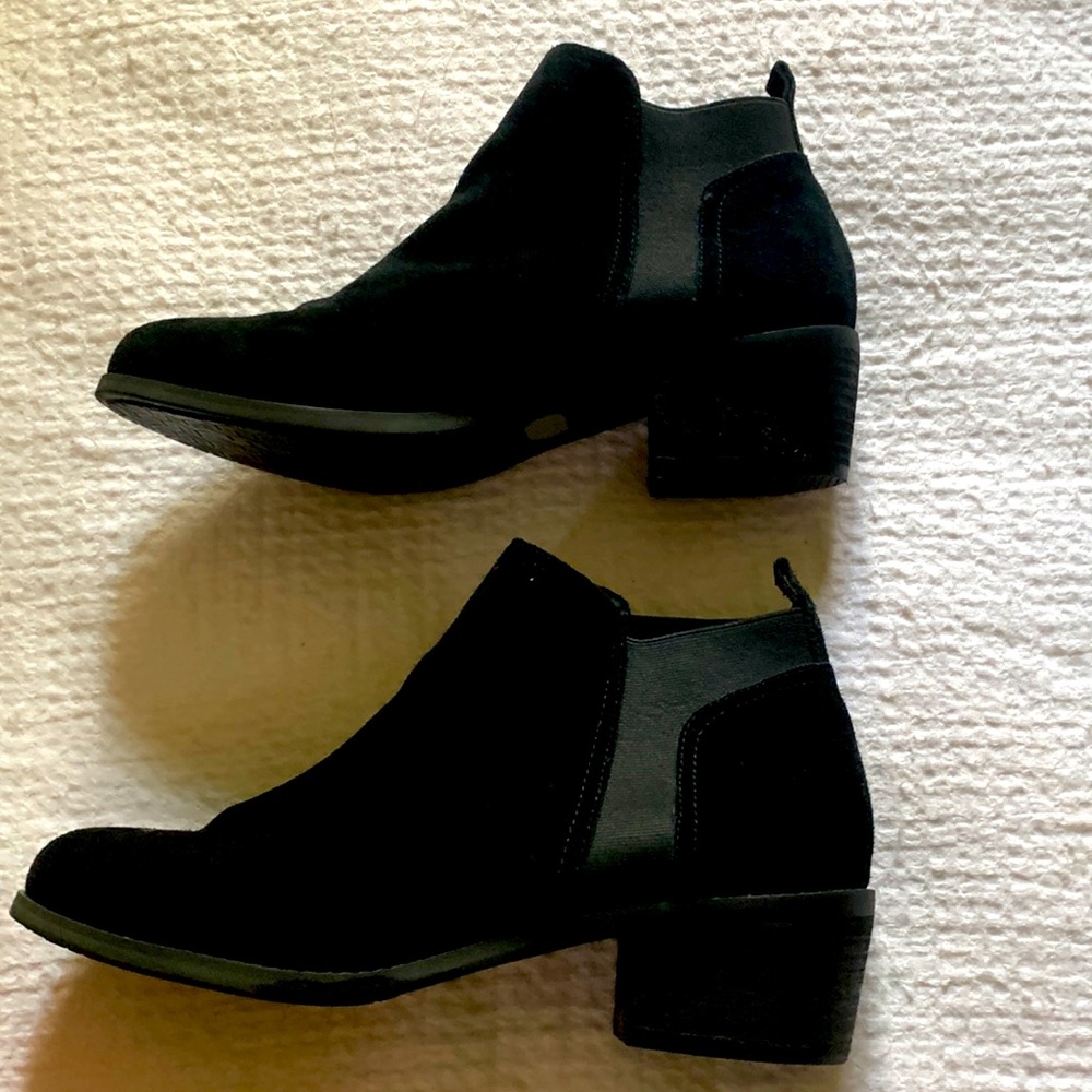 Kelly & Katie Zora black leather pull on ankle boots